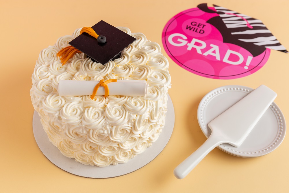 Celebrate Class Of 2021 With Customized Cakes