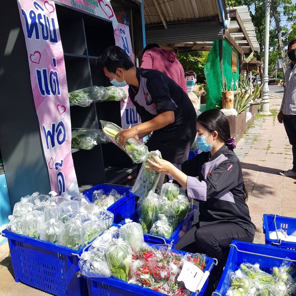 Samujana, contributors to ‘Punsuk’ Happy Sharing Pantry