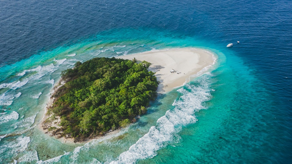 Mӧvenpick Resort Kuredhivaru Maldives Launches Cast Away Experiences on the Desert Island