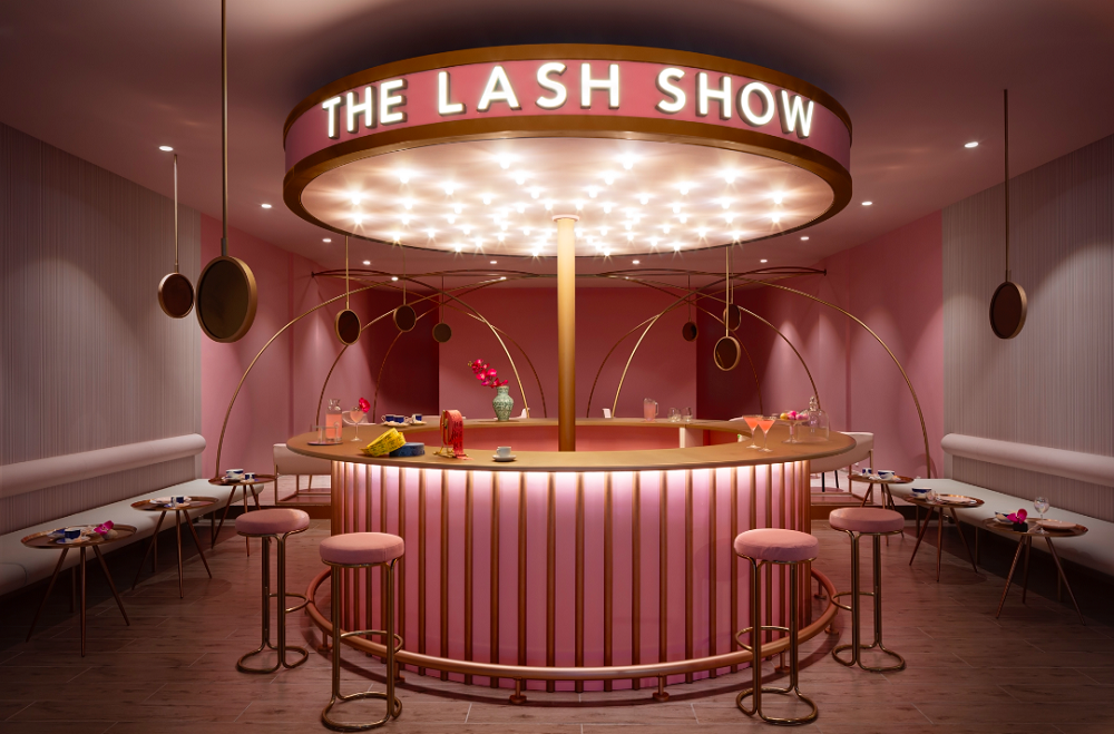 ذا لاش شو عناية بالرموش لإطلالة واثقة  The Lash Show