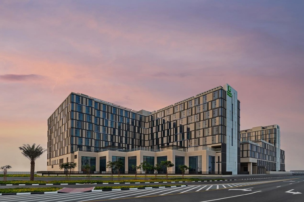 Ishraq Hospitality opens Holiday Inn Dubai  Al-Maktoum Airport