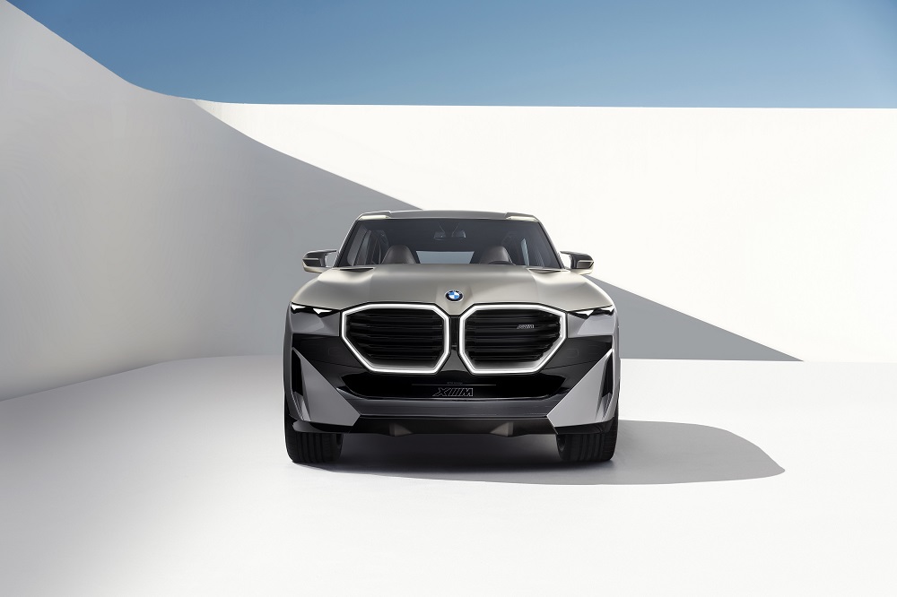 سيارة BMW Concept XM – القوة والرفاهية الفائقة إلى أبعد الحدود