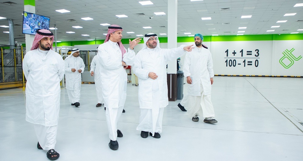 A delegation from the Ministries of Energy, Industry and the Local Content Procurement Authority visits the first national factory for the production and export of solar panels.