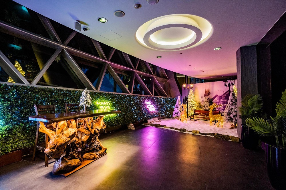 Enjoy A Sparkling Festive Season At MOOD Rooftop Lounge