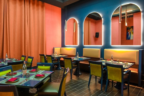 A New Licensed Pan-Indian Restaurant, The Saffron Boutique Opens at The Oaks Ibn Battuta Gate Hotel