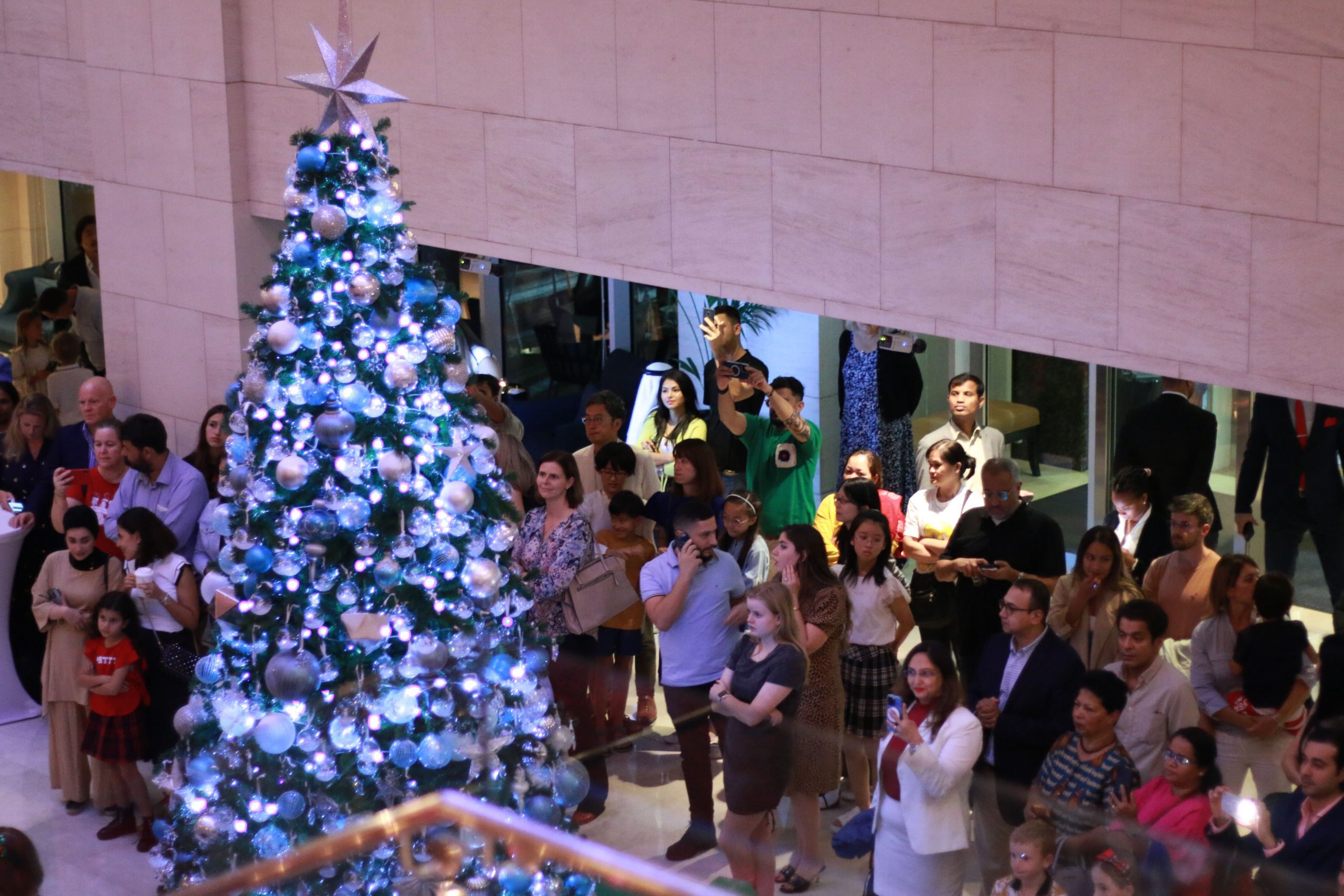 Ritz-Carlton DIFC Celebrates The Christmas Season With An Unveiling Of Their Sawrovski Decorated Tree