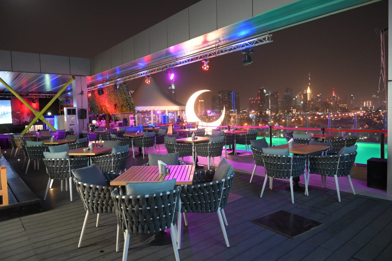 Sundowner Deal at High Note Pool & Sky Lounge Aloft Mina