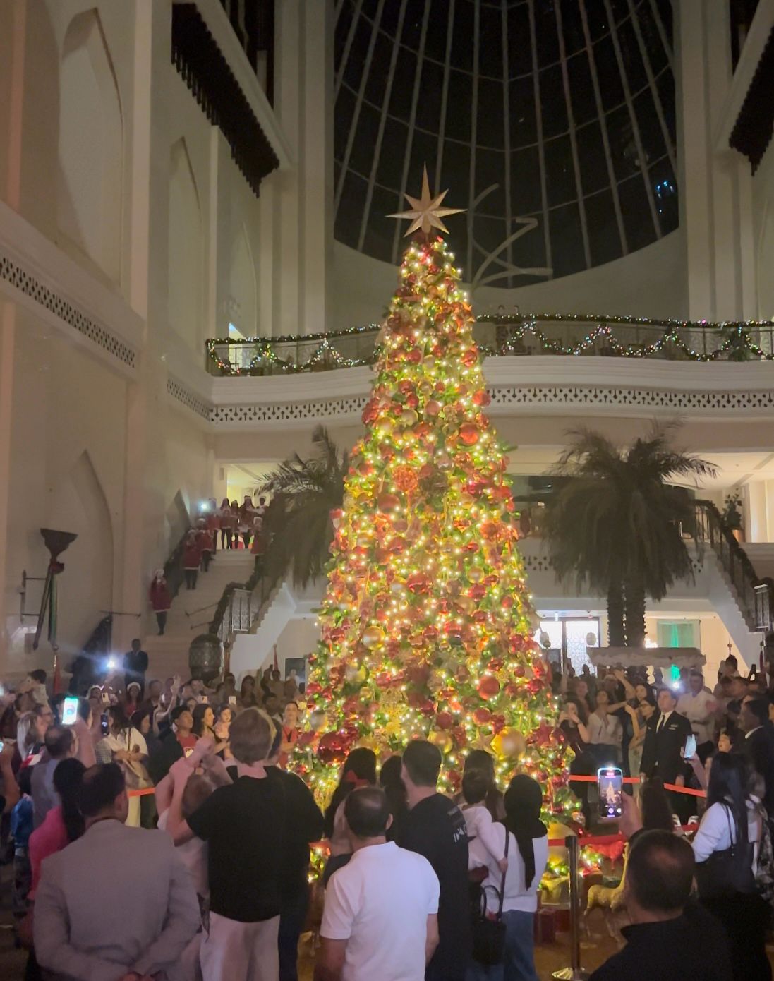 Bab Al Qasr Hotel Marks the Beginning of the Holiday Season with a Christmas Tree Lighting